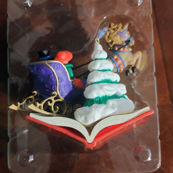 Festive Red and Green Holiday Ornaments - Picture 3 of 7